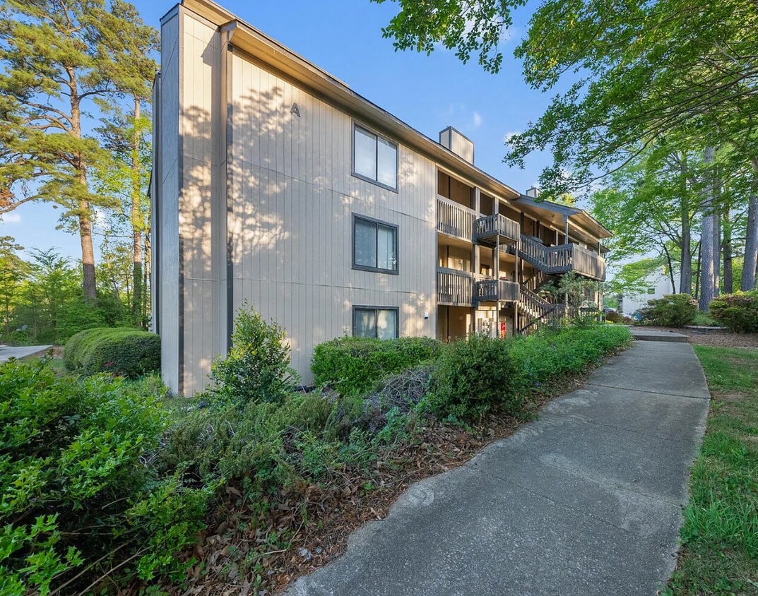 Primary Photo - 3005 Huntleigh Dr