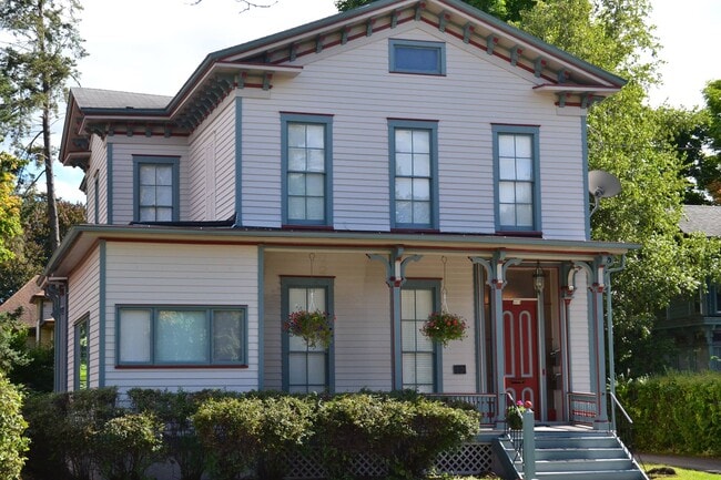 Foto del edificio - 463 W Church St