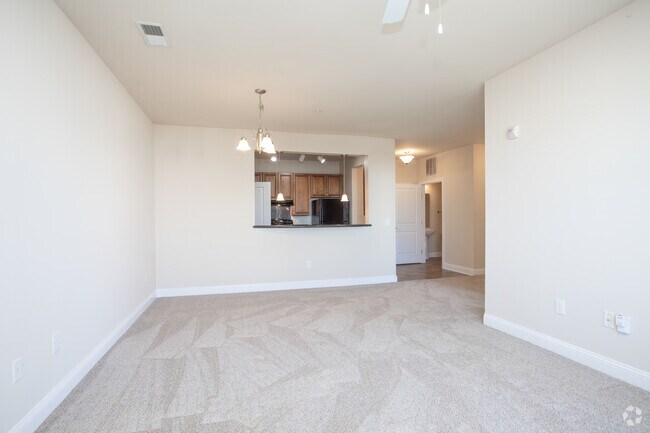 1BR , 1,5BA - 1050SF Unidad 21 con sala de estar - Grace Park