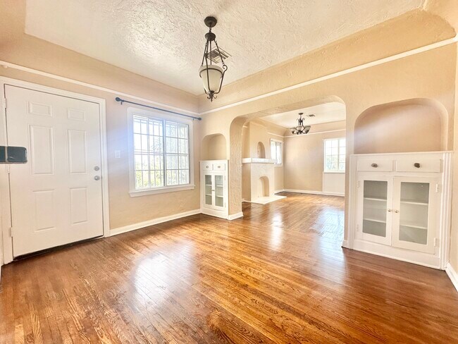 Foto del edificio - 1308 Cloverdale Ave