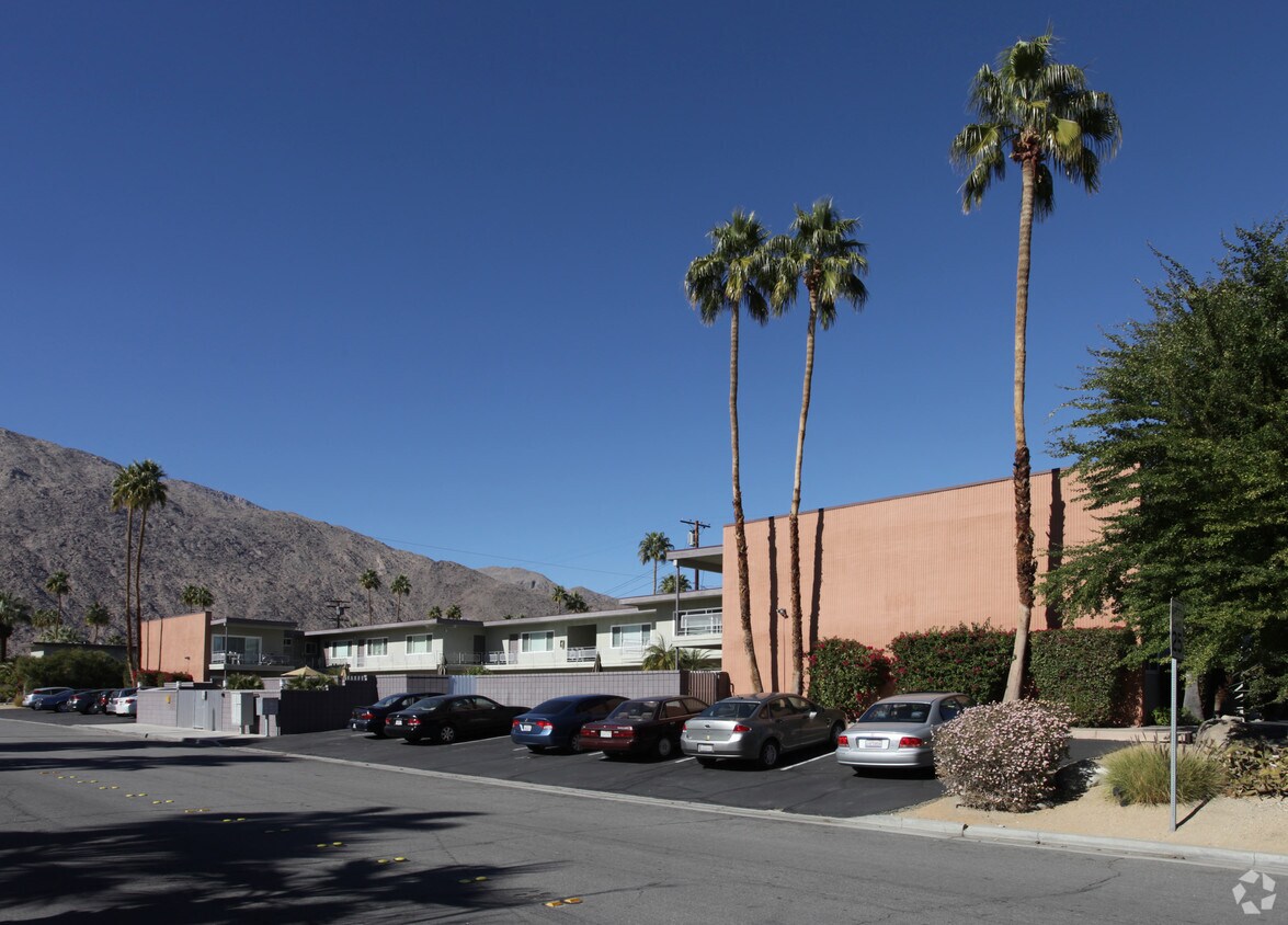 Primary Photo - 788 N Riverside Dr
