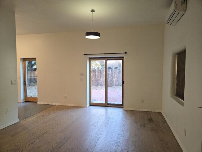 Foto del edificio - 2 Bedroom, 2 Bathroom Home! Schedule a Showing Soon!