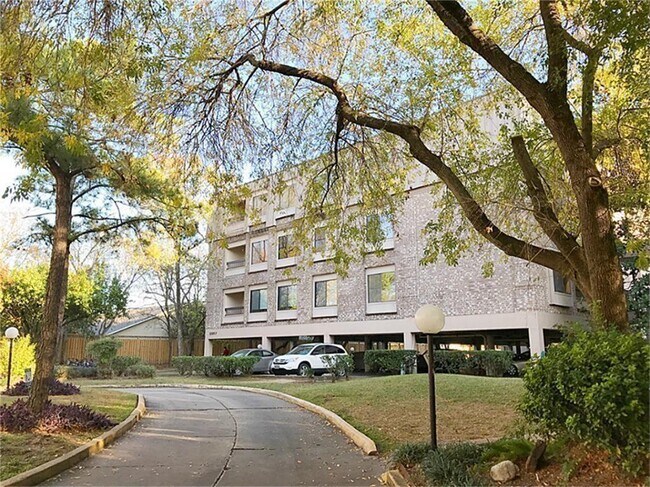 Building Photo - 2209 S Braeswood Blvd