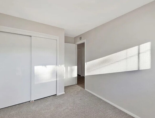 Foto del edificio - 6020 N East Park View St