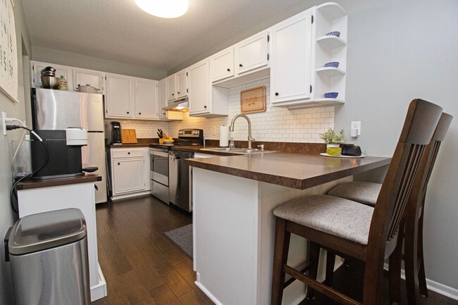 Foto del edificio - 4462 Johnny Cake Ridge Rd