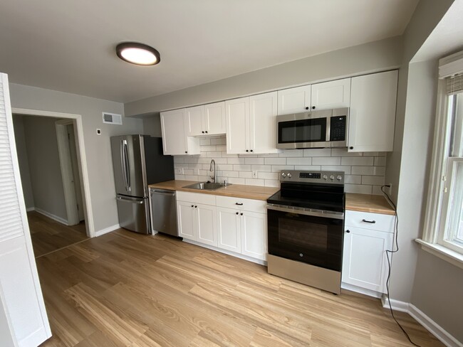 Kitchen - 2030 N 86th St