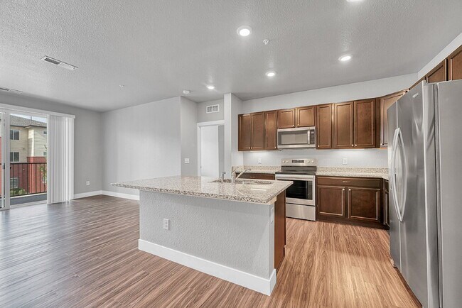 Foto del edificio - $1,775 - 2 Bed, 2 Bath Condo in Aurora wit...