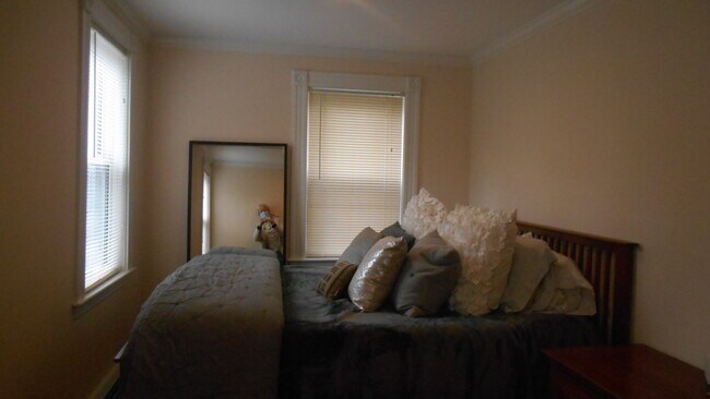 Building Photo - 30 Bowers St