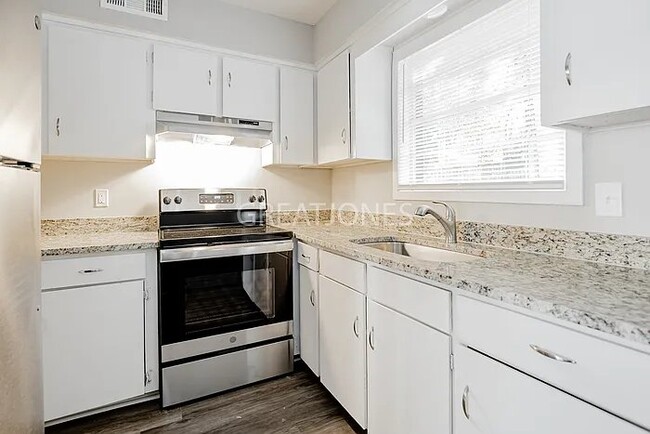 Foto del edificio - 1513 Donald Dr