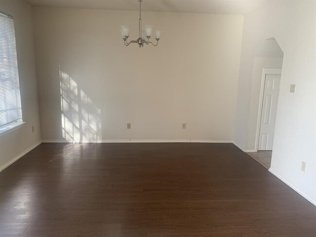 Building Photo - 8011 Doe Meadow Dr