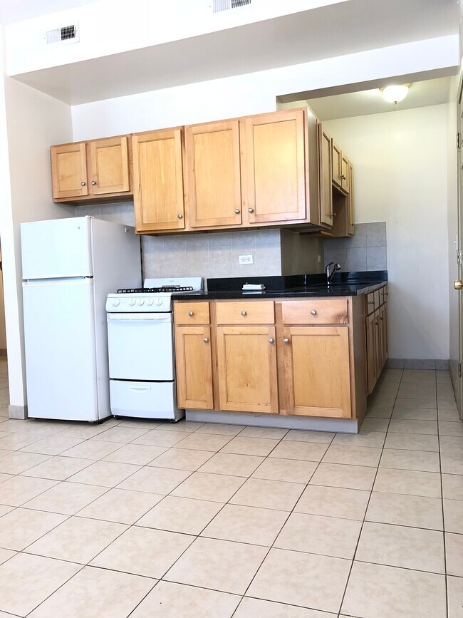 Foto del edificio - 1425 W Wilson Ave