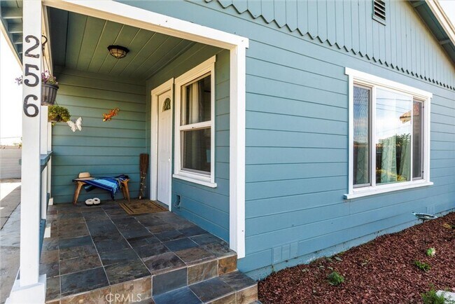 Foto del edificio - NEW TO THE MARKET Cozy 2 Bedroom 1 Bathroo...