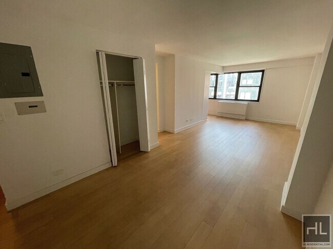 Building Photo - East 39th Street