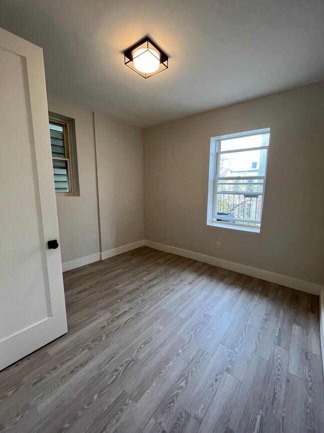 Unit 1 - 300 Palisade Ave