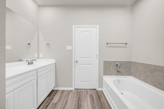 Foto del edificio - 9244 Inland Leather Ln