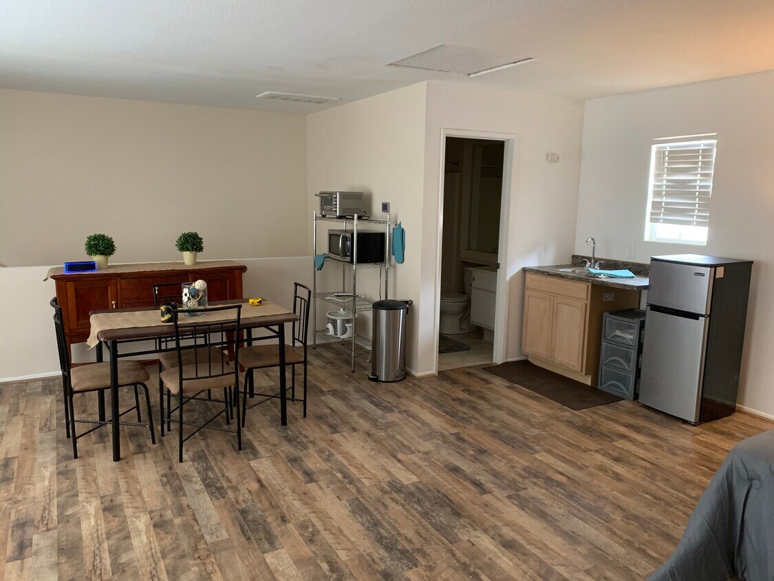 Foto principal - 12891 Indiana Ave
