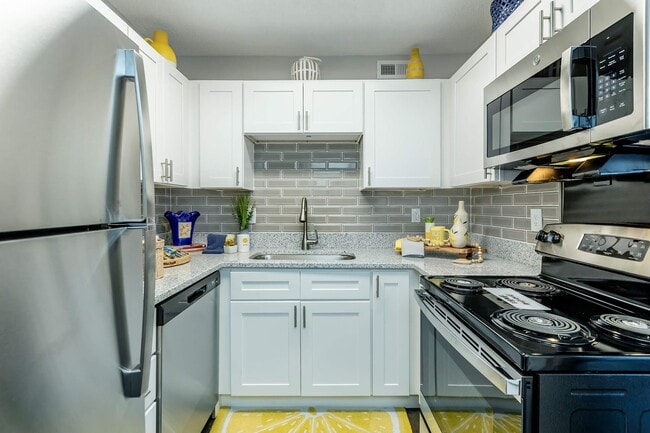 Building Photo - Brighton Valley Apts