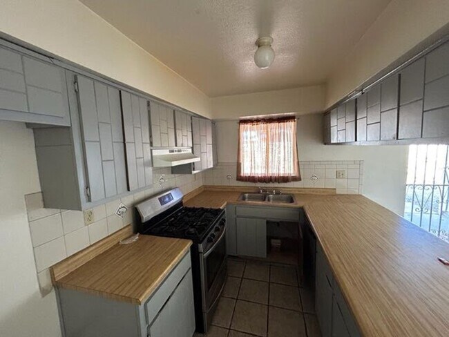 Foto del edificio - 3 Bed 1.5 Bath Home Available!