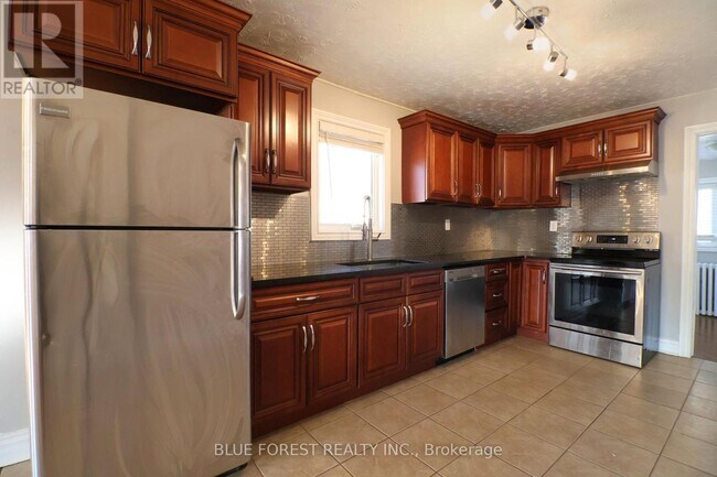 Photo du bâtiment - 294 Wharncliffe Rd S