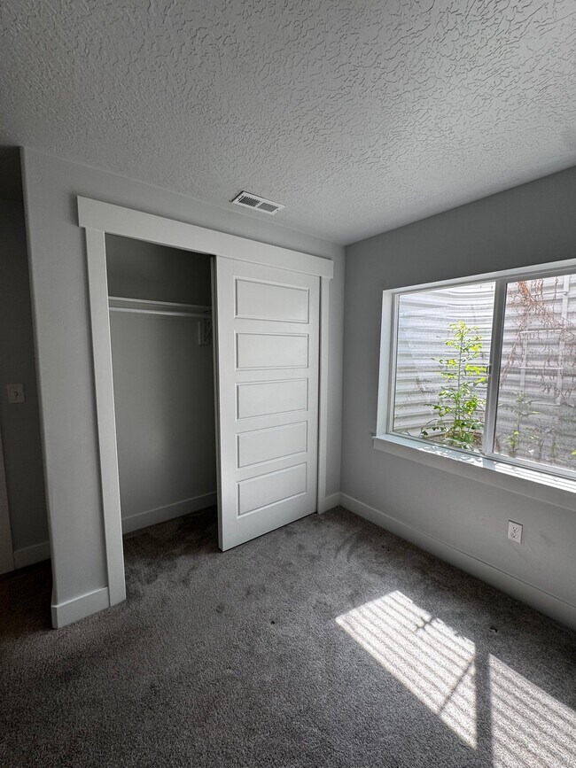 Foto del edificio - 1484 N Sage Dr