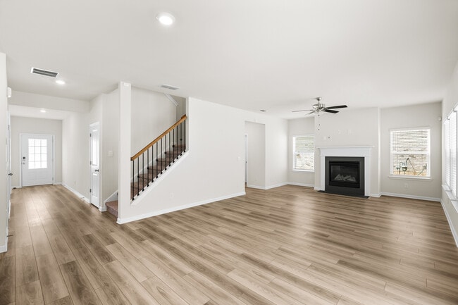 Building Photo - Room in House on Richmond Trl