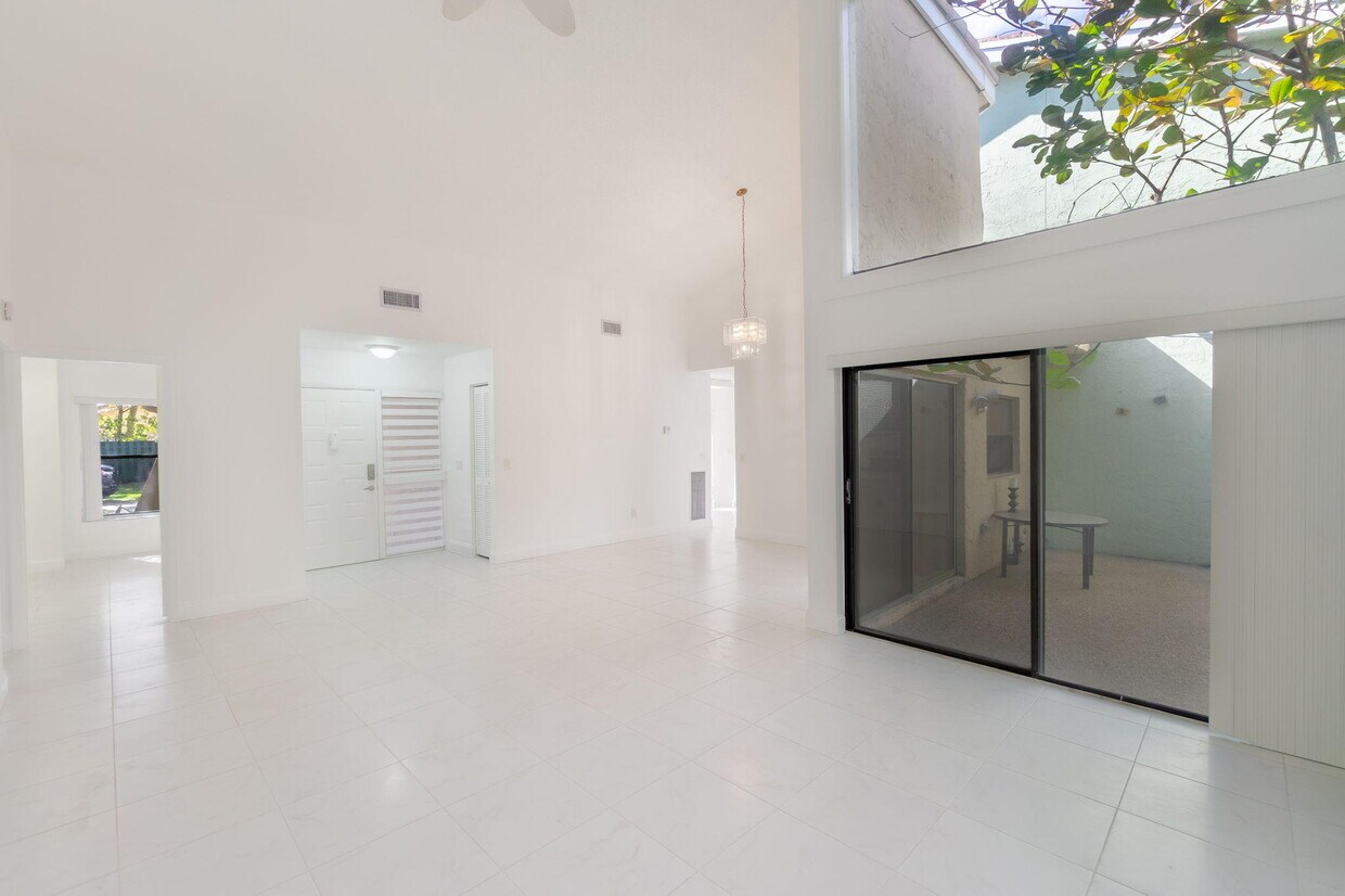 Foto principal - 6090 Aloma Ln