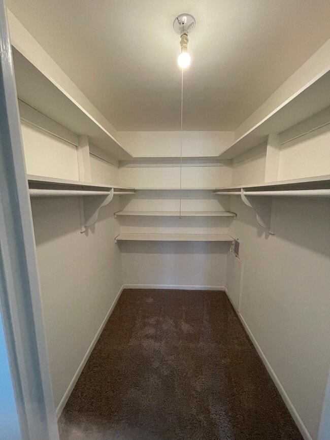 Building Photo - Twin rivers- F2