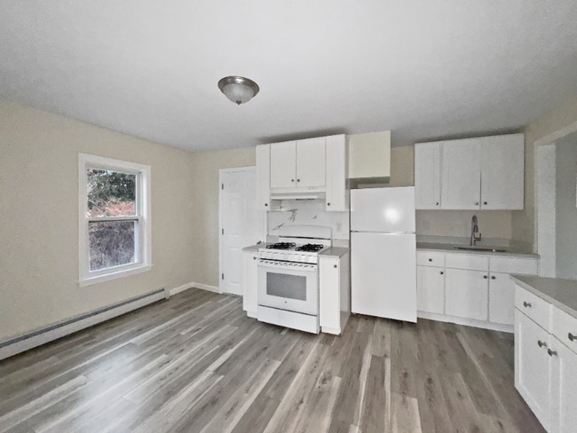 Building Photo - 8-10 Varnum St