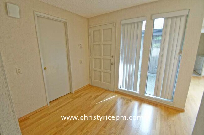 Foto del edificio - 137 143rd Pl NE