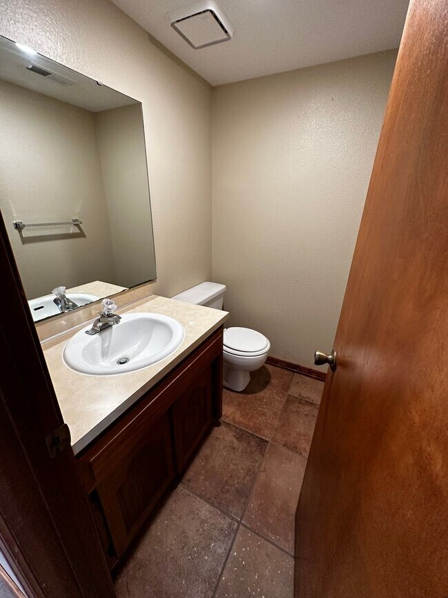 Foto del edificio - 2 bedroom 1.5 bath Townhome in a great loc...