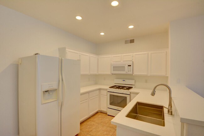 Foto del edificio - Beautiful 1 BR 1 Bath condo in Green Valle...
