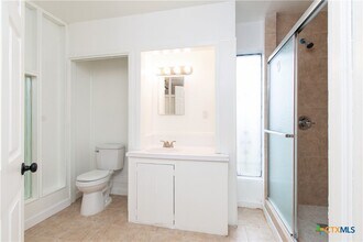 Building Photo - 1806 Glendale Dr