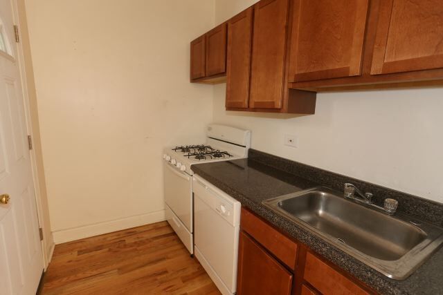 Foto del edificio - 633 W Cornelia Ave