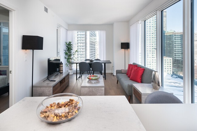 Building Photo - 1160 Rue De la Gauchetière O