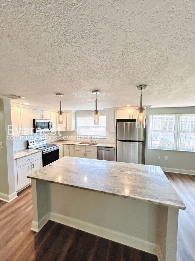 Foto del edificio - 1649 Dartmouth Dr