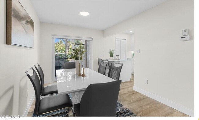 Foto del edificio - 788 Park Shore Dr