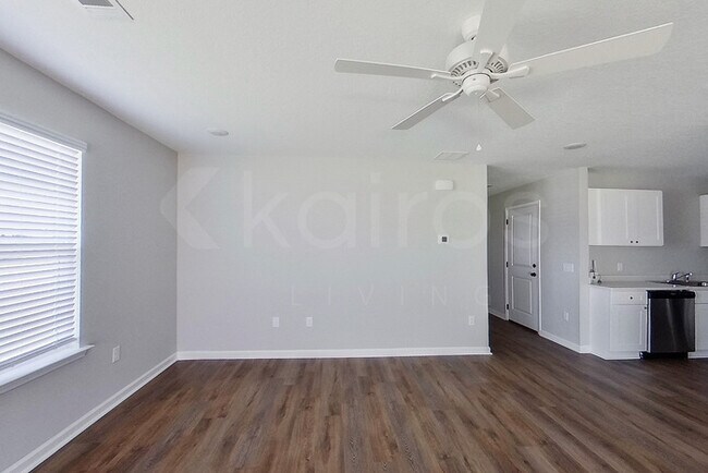 Foto del edificio - 10 Camper Cir