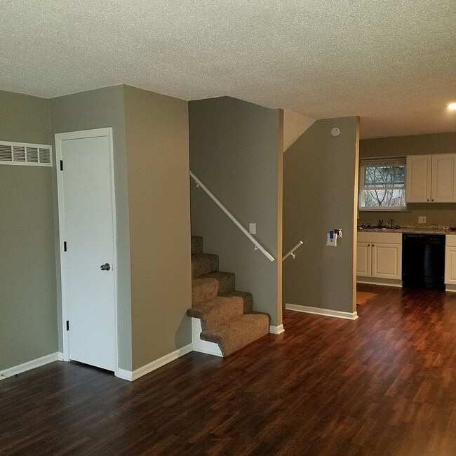 Building Photo - Spic and Span  Ready for move in