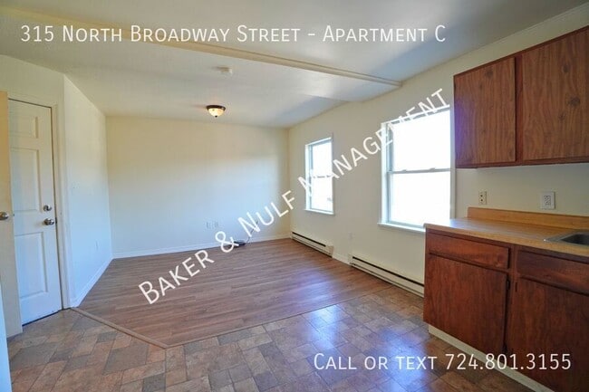 Foto del edificio - 315 N Broadway St