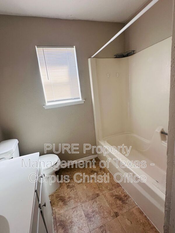 Foto del edificio - 702 Alhambra Dr