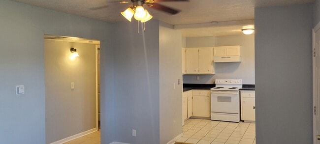 Building Photo - 905 W 24th St