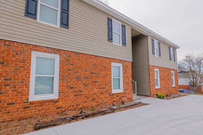 Building Photo - 144 Conifer Dr