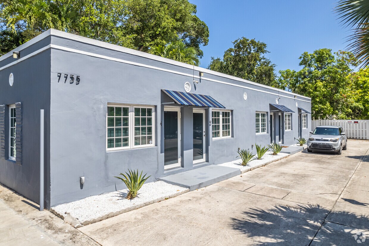 Six-Unit Multifamily Complex - River Studios