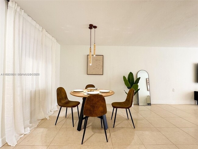 Foto del edificio - 1631 NE 114th St