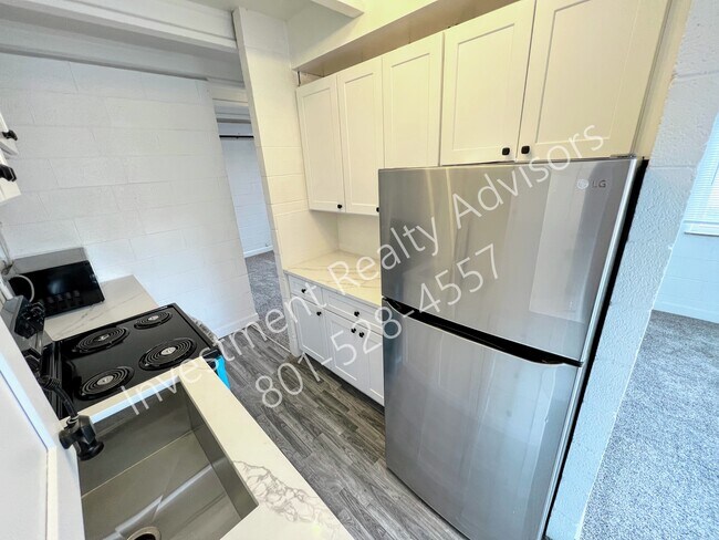 Foto del edificio - Renovated Apartment in Sugarhouse!