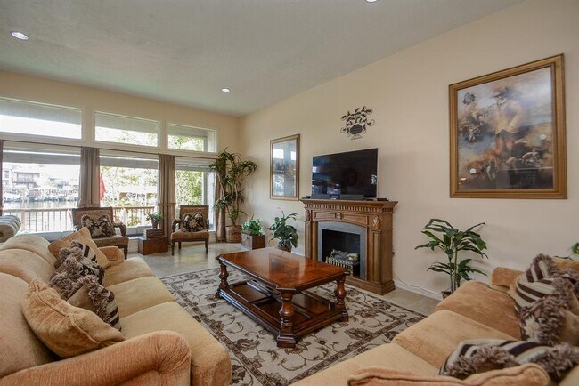 Foto del edificio - 128 Harbour Town Ct