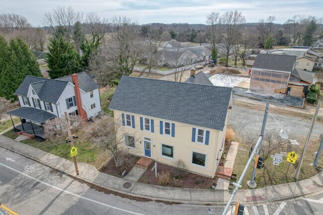 Building Photo - 100 S Main St