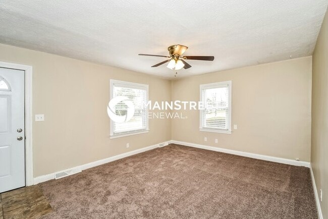 Building Photo - 4 Bedroom Pet-Friendly Home in Louisville,...