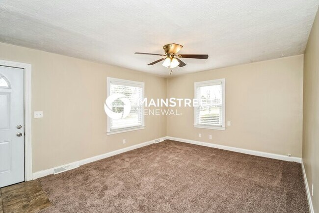 Foto del edificio - 4 Bedroom Pet-Friendly Home in Louisville,...