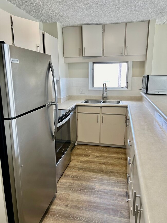 Building Photo - Villa on Eaton Square 1 BDRM., 1 bath w/co...